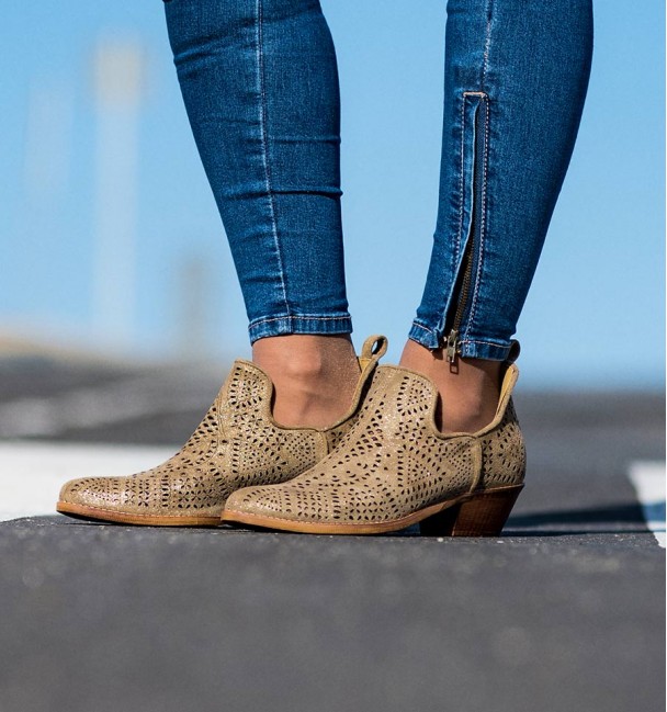 Botins Lamu Cor Dourado