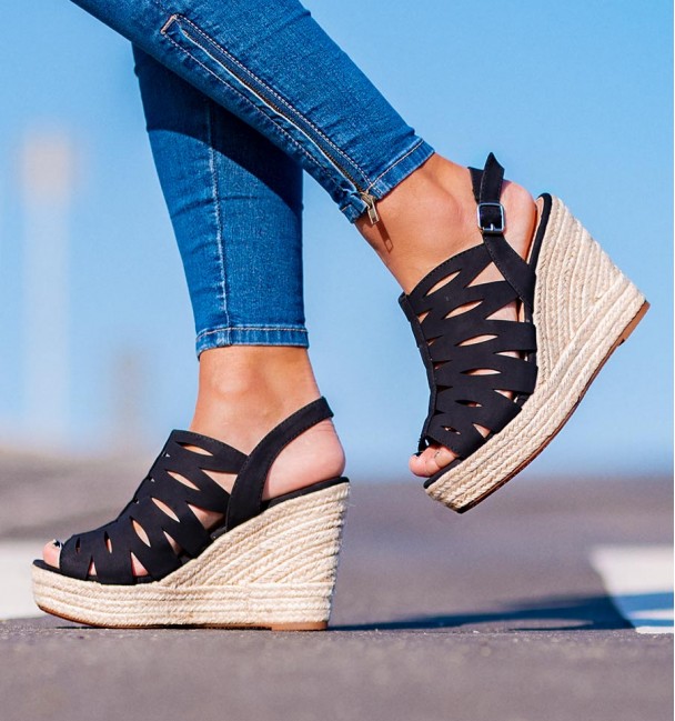 Alassio Cradle Black Sandals