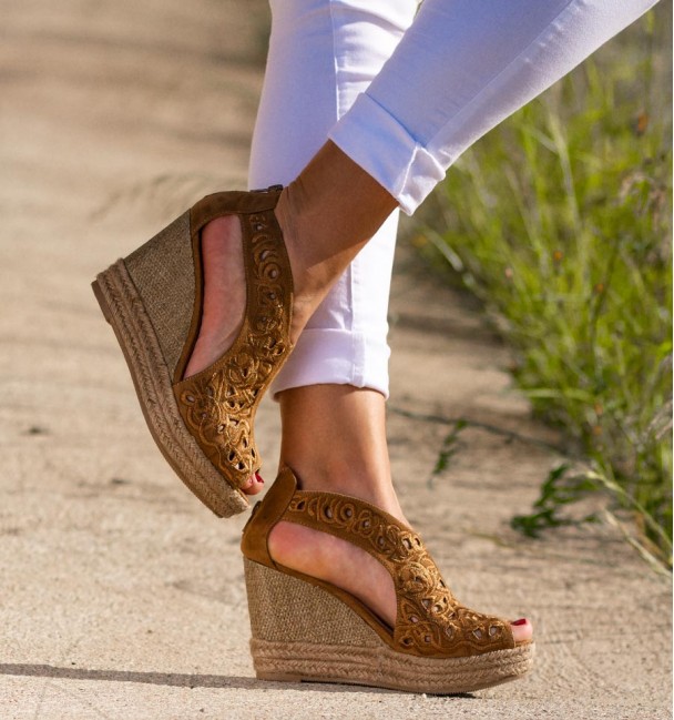 Bayama Camel Wedges