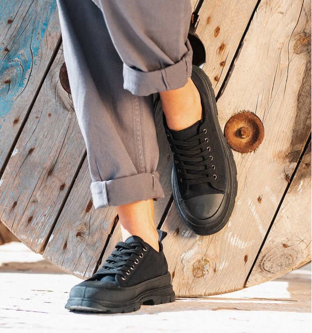 BLACK TRAINERS MON