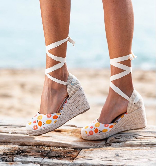 Orange with esparto wedge Orange with esparto wedge