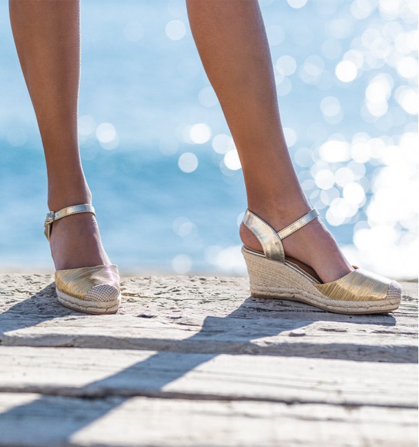 Golden esparto wedges