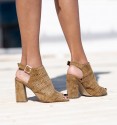 Mules con tacón troquelados  talón