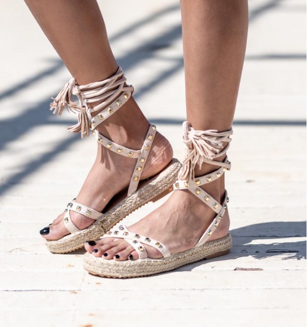 Sandália Esparto com Tachinas beige