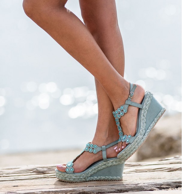 Wedge sandals with crystals detail