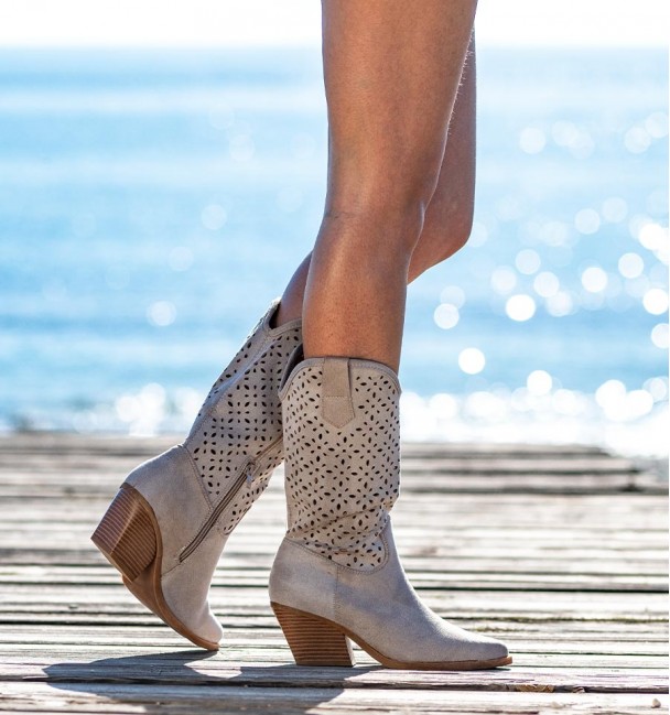 Botas cowboy cor beige Botas cowboy cor beige