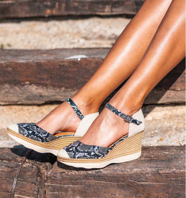 Sandalias cuña animal print