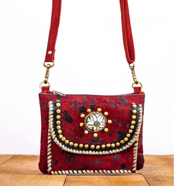 Bolso étnico pintas y tachuelas