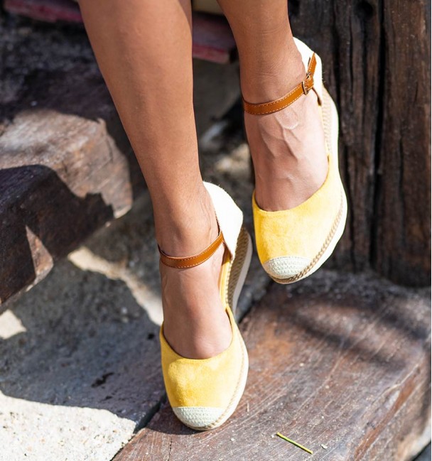Sandálias  de cunha mostarda Sandálias  de cunha mostarda