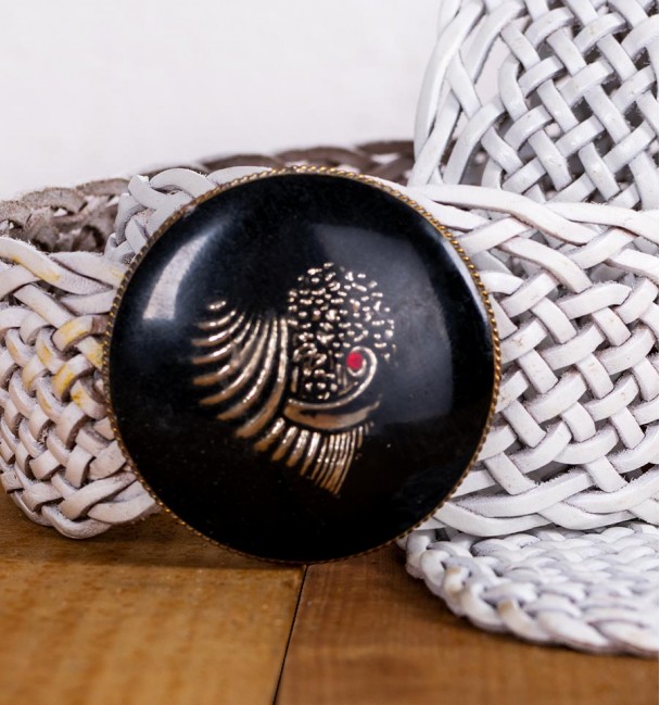 Cinto branco boho chic com fivela de resina zoom