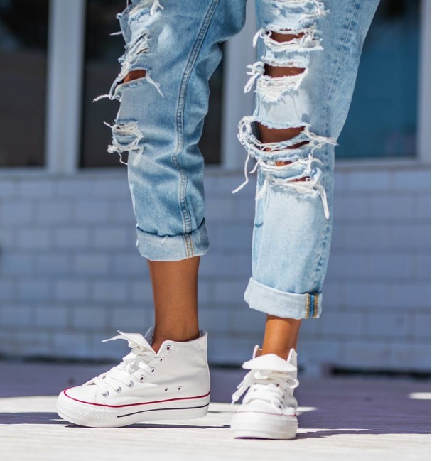 Canvas white sneaker