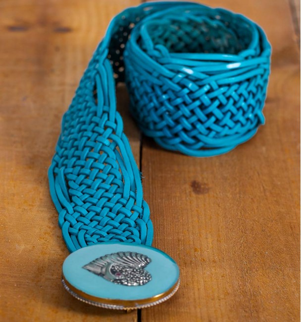 Cinto boho azul com fivela grande