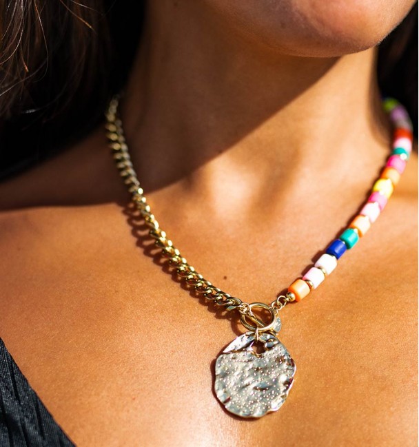 Gold steel necklace combined chain and colored beads, medallion finish and pin.