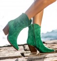 zoom Botas de cowboy verdes femininas, perna baixa e calcanhar cubano. Material têxtil e fecho de correr. Bordados em fio verde