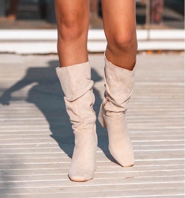 Matilda beige boots with wide heels