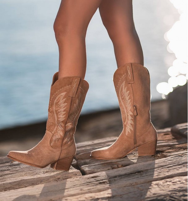 Cowboy brown embroidery boots