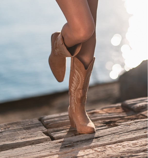 Botas cowboy castanhas bordados