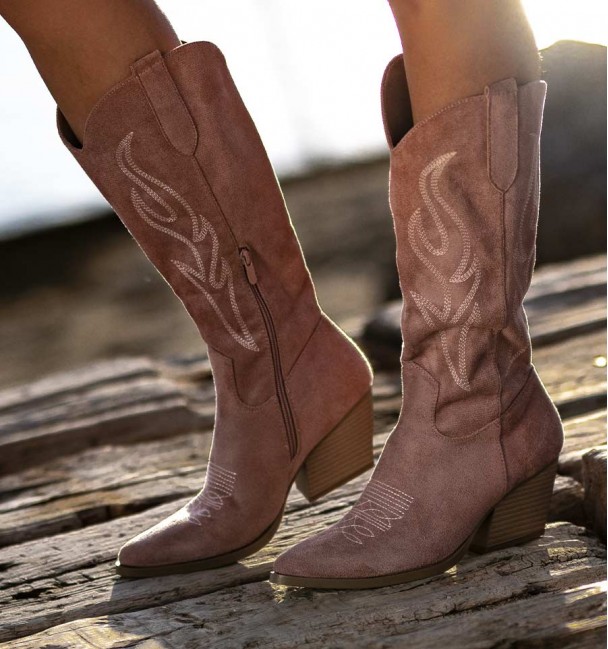 Botas cowboy femininas rosa com bordado e salto cubano