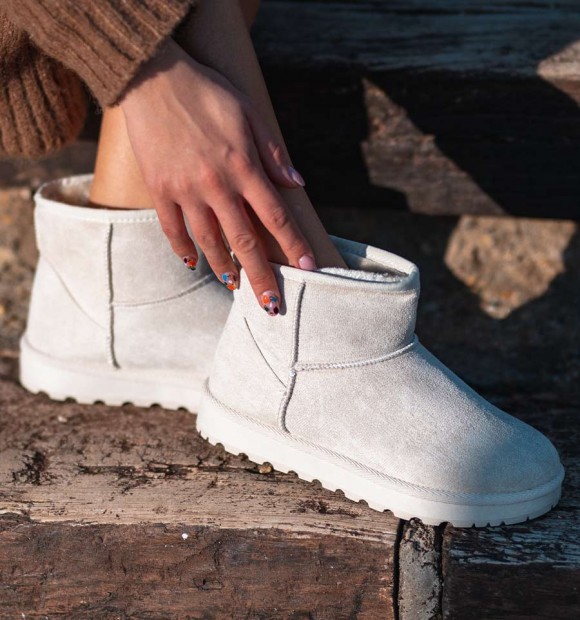 botas australianas de caña baja. Material textil con pelo interior. Color beige. Vegano
