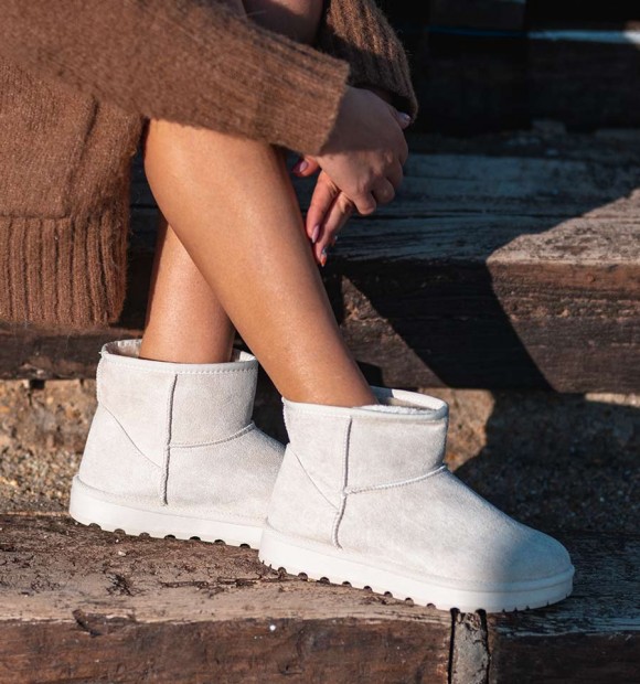 botas australianas de caña baja. Material textil con pelo interior. Color beige. Vegano 2