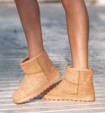 Australian boots in camel colour with low shaft. Textile material with inner fur.
