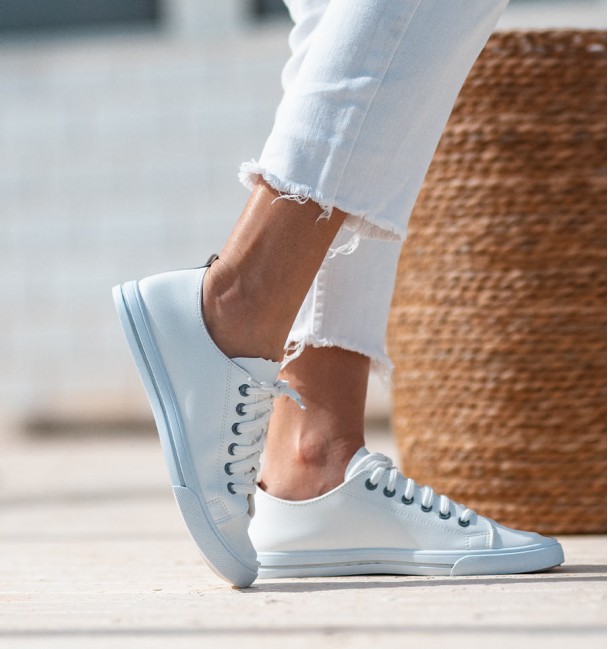 Vicky White sneakers