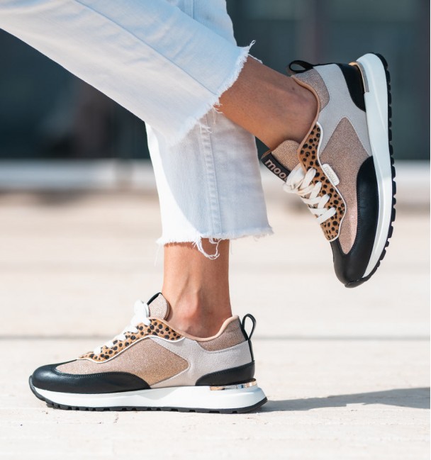 Brown Street traines