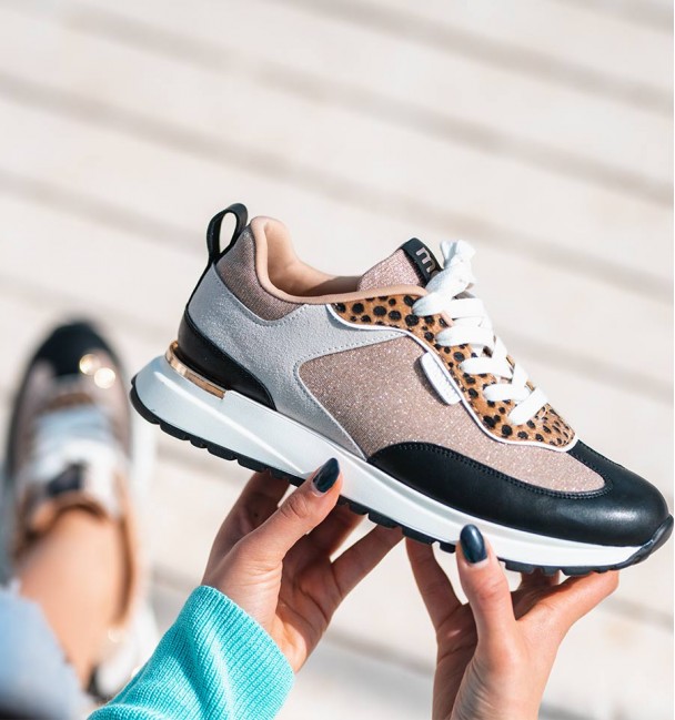 Brown Street traines Brown Street traines