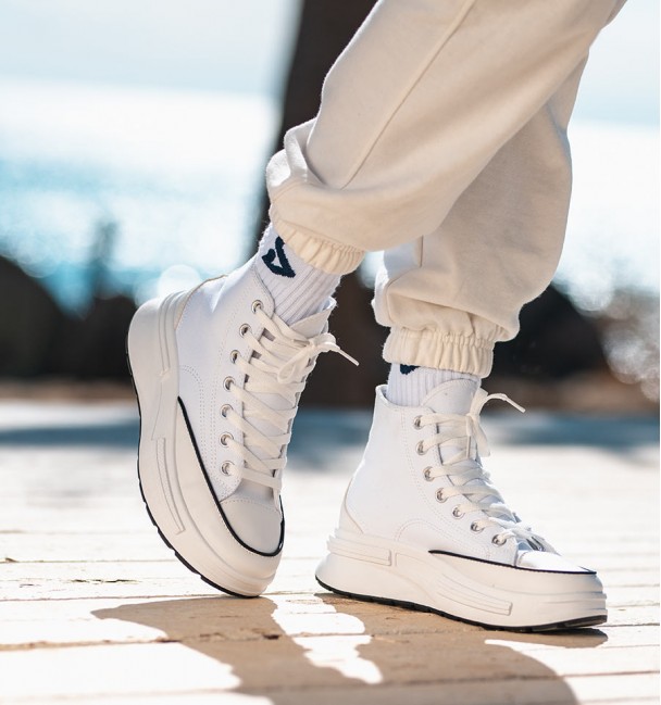 Ténis de lona branco com plataforma Ténis de lona branco com plataforma