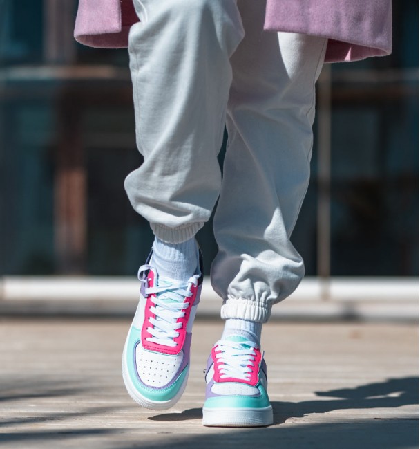 zapatillas deportivas suela ancha de goma y hechas en cuerina de colores zapatillas deportivas suela ancha de goma y hechas en cuerina de colores