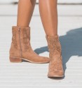 Camel country boots