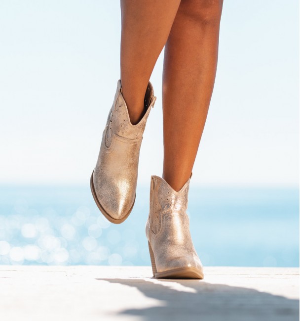 botas cowboy doradas