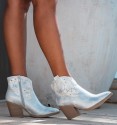 botas de cowboy prateadas