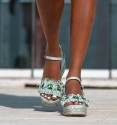 Fringed mint wedges