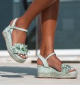 Fringed mint wedges