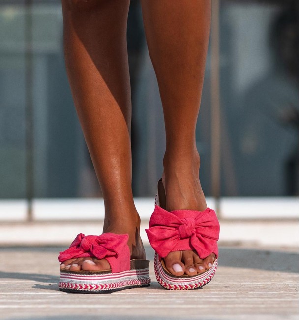 Sandalias rosas lazo