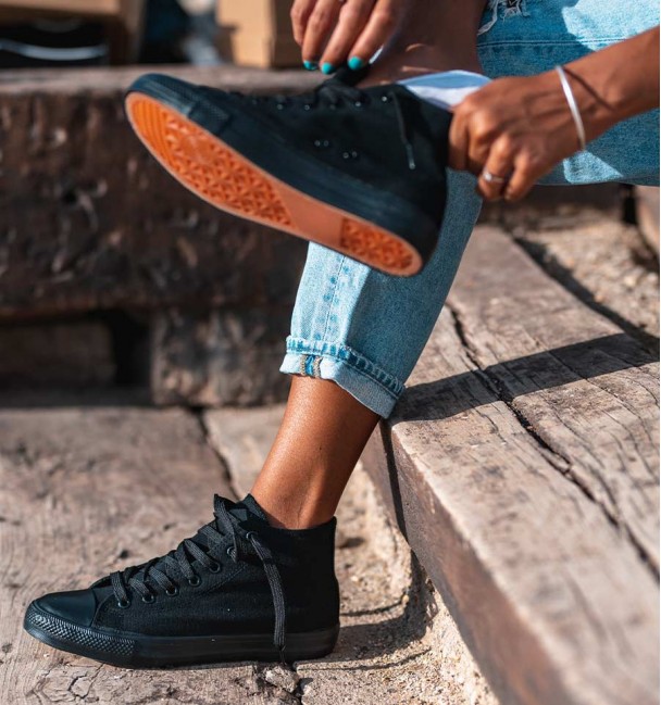 High top sneakers robber sole