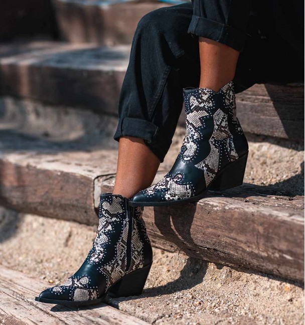 Botines cowboy combinado Lola Botines cowboy combinado Lola