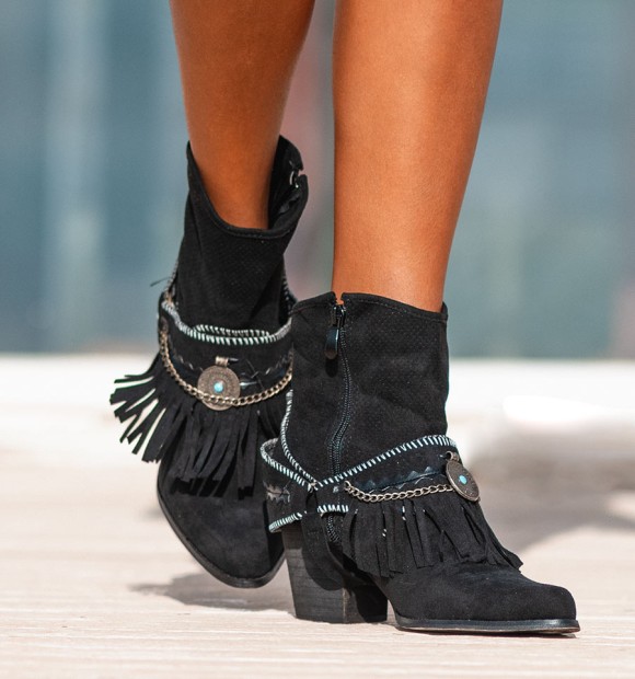 Cowboy boots with boot covers