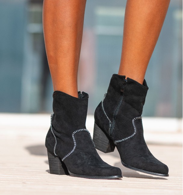 Cowboy boots with boot covers Cowboy boots with boot covers