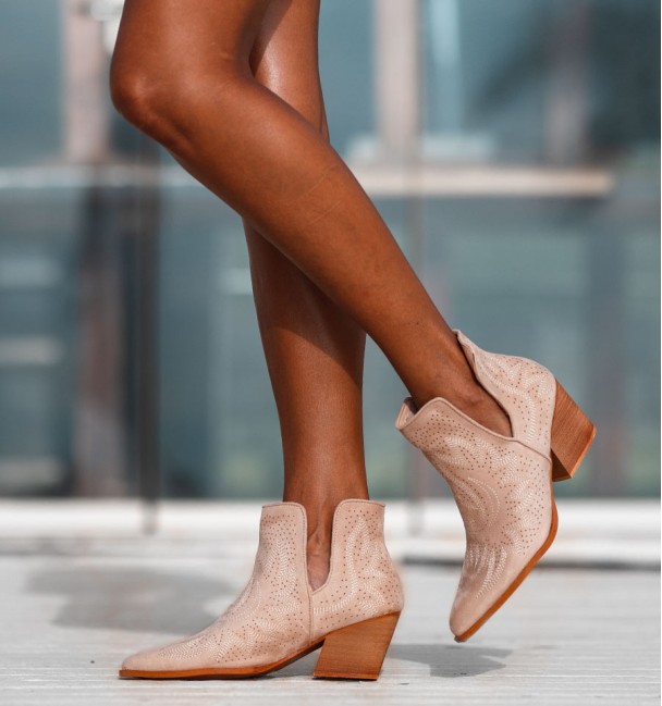 Botin campero beige bordado Botin campero beige bordado