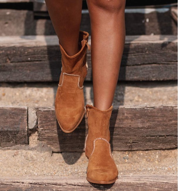 Botines camperos marrones con cubre... Botines camperos marrones con cubre...