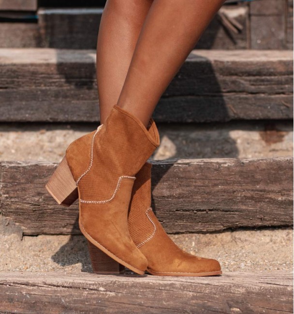 Botines camperos marrones con cubre... Botines camperos marrones con cubre...