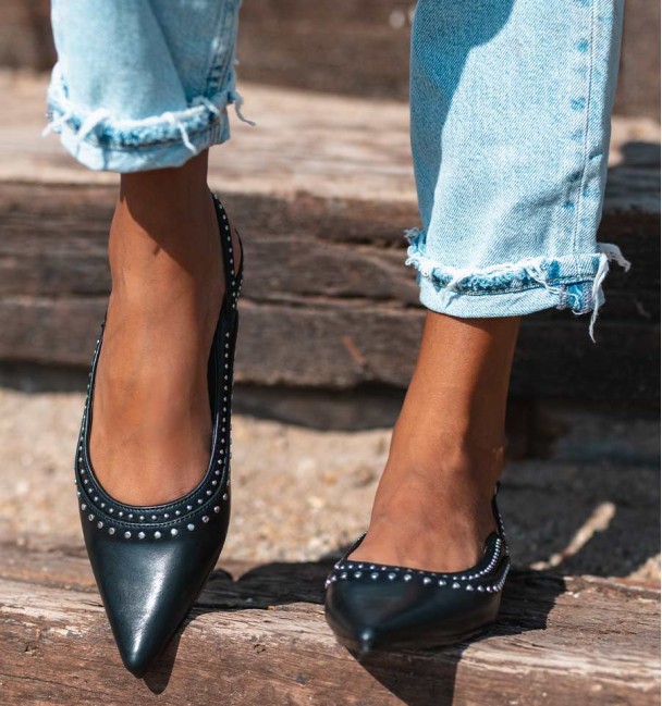 Flat shoe attached to the heel with studs