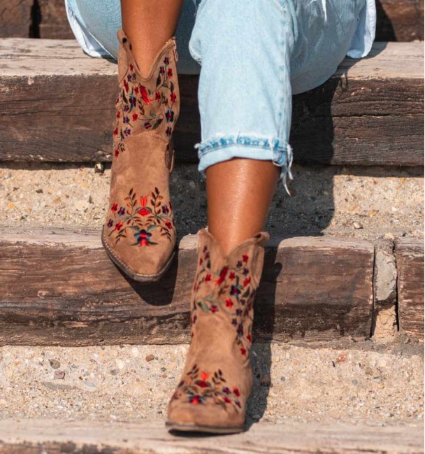 Botas castanhas Flores Botas castanhas Flores