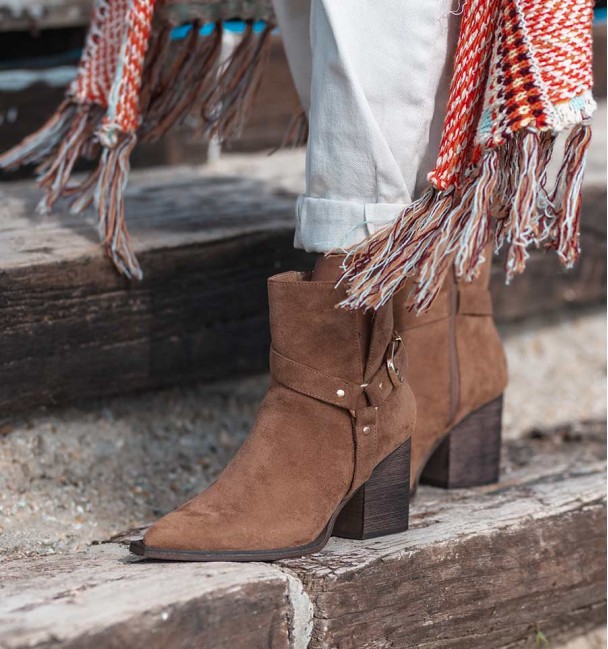 Botins castanhas country com fivela Dani