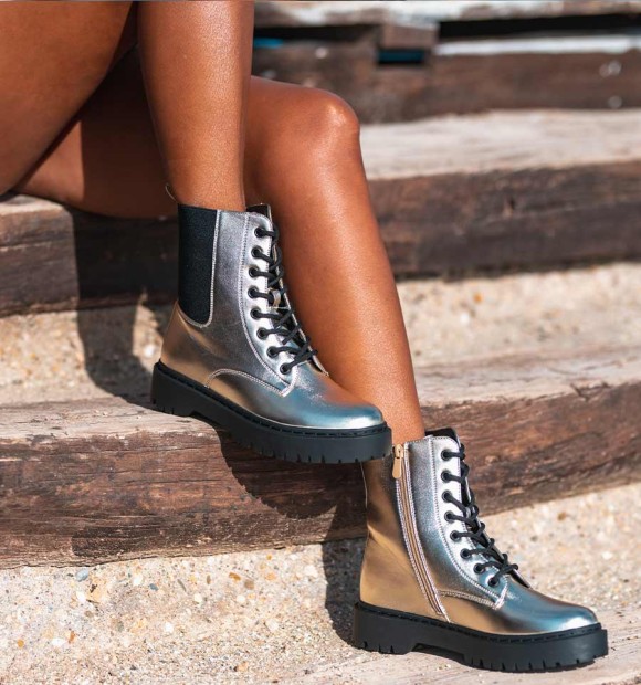 botas militares doradas con suela track y cordones 2