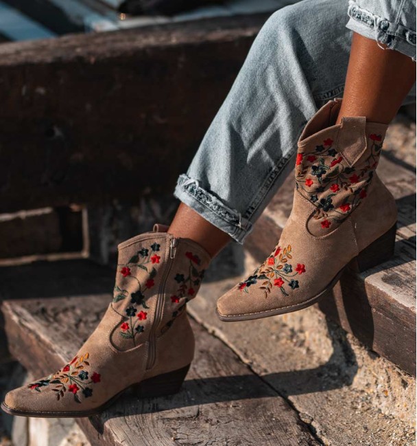 beige camper boots Flores