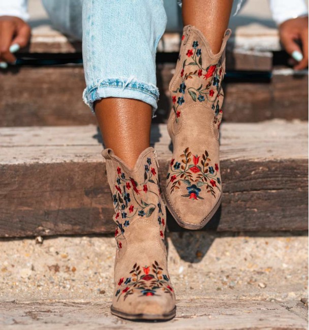 beige camper boots Flores
