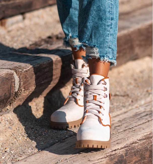 military beige boots Alejo